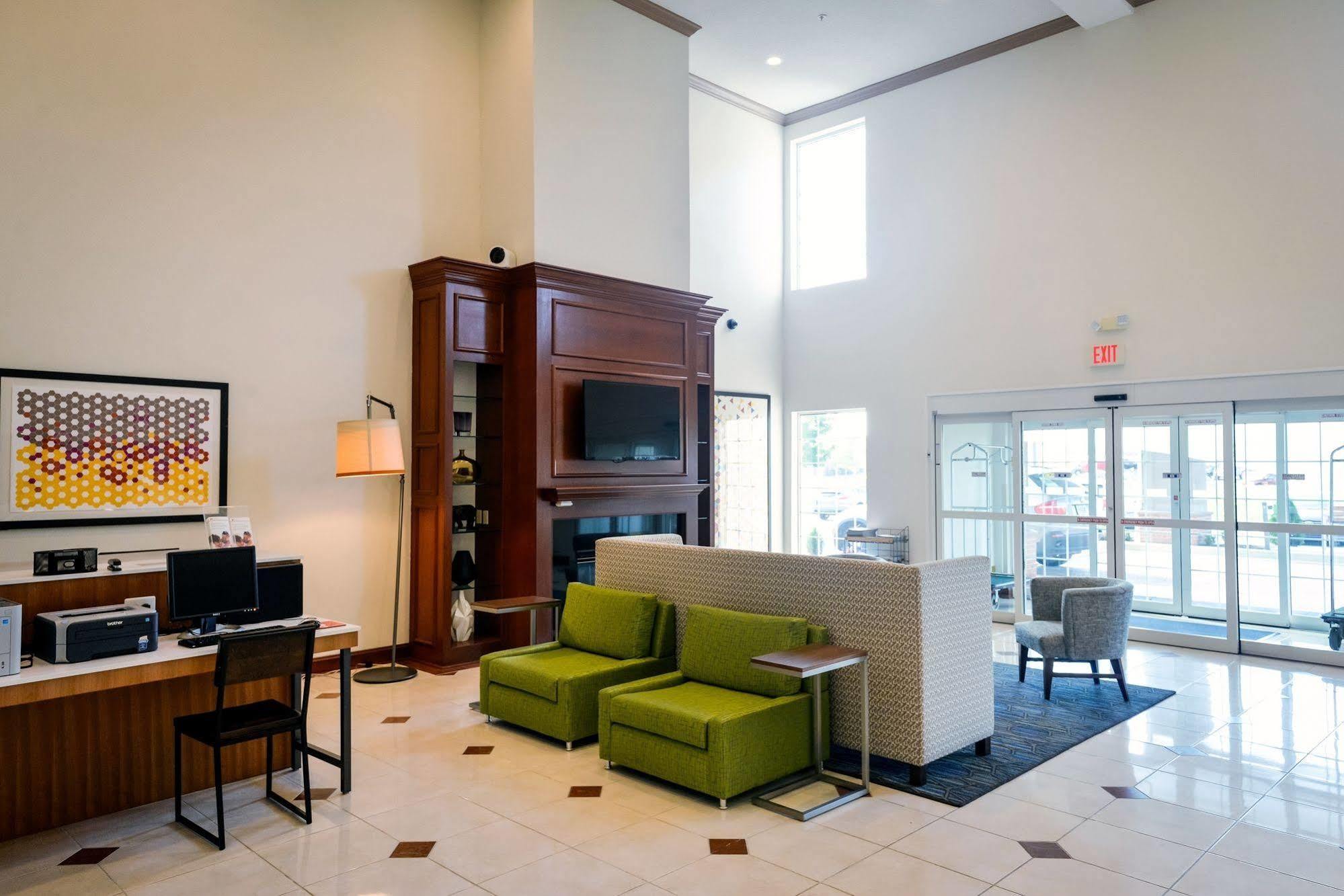 Holiday Inn Express Prince Frederick By Ihg Esterno foto