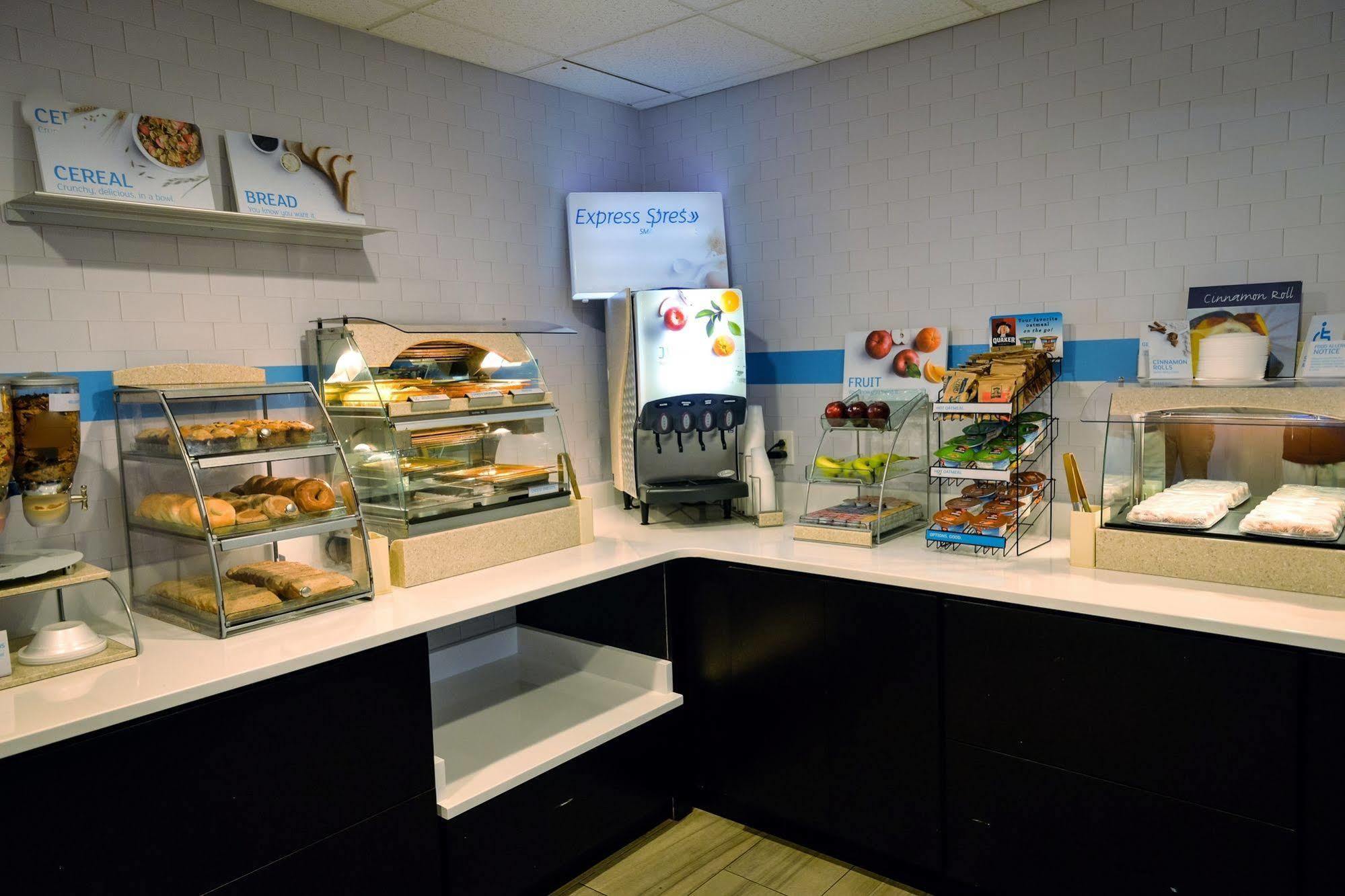 Holiday Inn Express Prince Frederick By Ihg Esterno foto