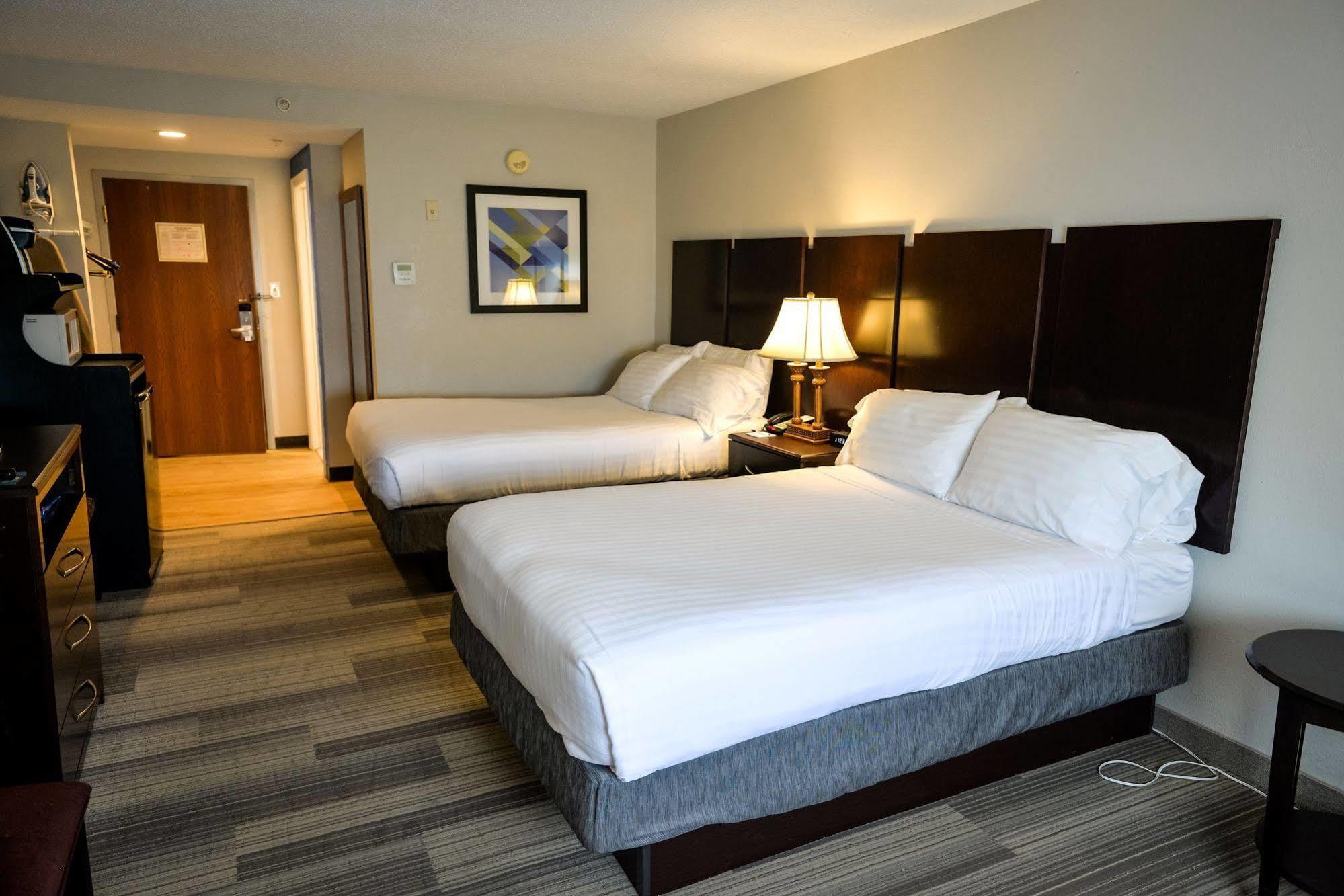 Holiday Inn Express Prince Frederick By Ihg Esterno foto