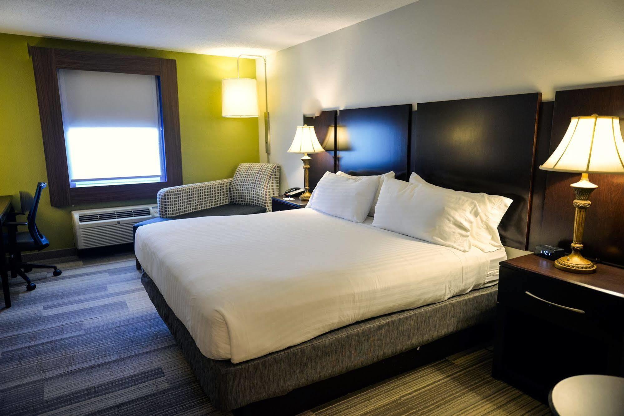 Holiday Inn Express Prince Frederick By Ihg Esterno foto